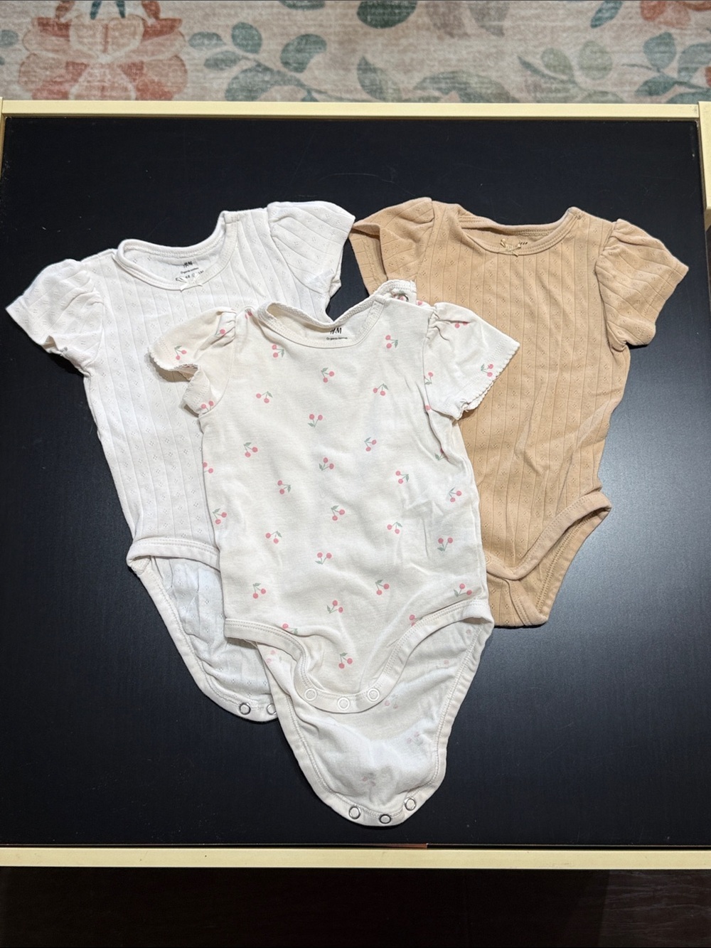 H&M baby girl neutral Short-Sleeve Ribbed & Cherry Print One-Pieces (6 months)